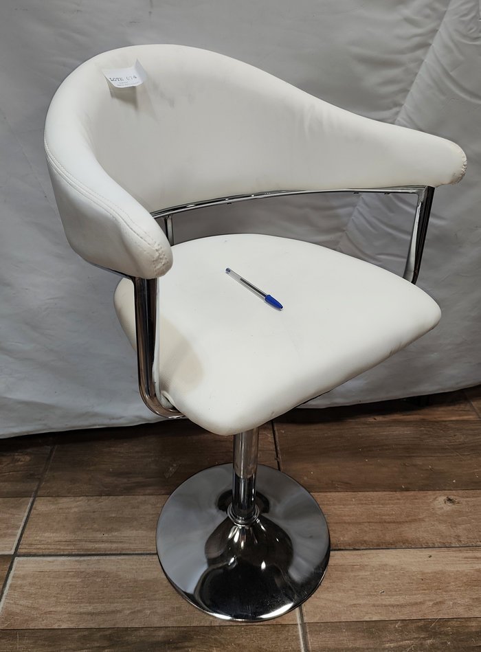 Silla de Bar Ecocuero con Diseño Media Luna - imagen 3