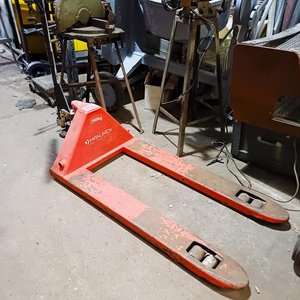 Paletera Hidráulica Roja Hanjack 2500kg - imagen 1