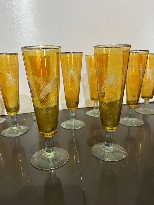 Copas de vidrio color amarillo talladas al ácido - imagen 2