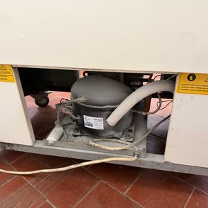 Bajo Mostrador Refrigerado Coreco Acero Inoxidable con Alzada y Estante - imagen 5