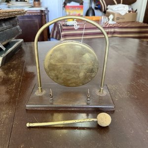 Gong Chino Decorativo en Bronce o Latón con Soporte de Madera y Mazo - imagen 5