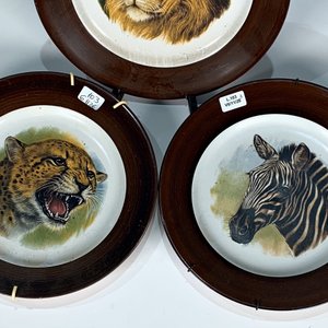 Lote de 3 Platos Decorativos de Loza con Animales Salvajes - imagen 3