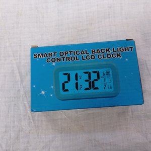 Cuatro piezas: luz de escritorio + reloj + veladora + ventilador pequeño. - imagen 4
