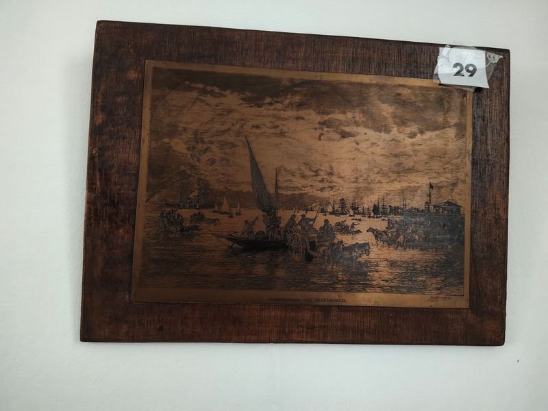 Cuadro en Madera y Bronce con Imagen en Relieve: "Montevideo - El Puerto"