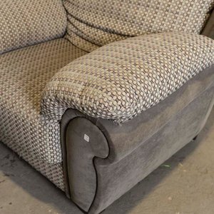 Sillón de Tela Gris con Reposapiés - imagen 2
