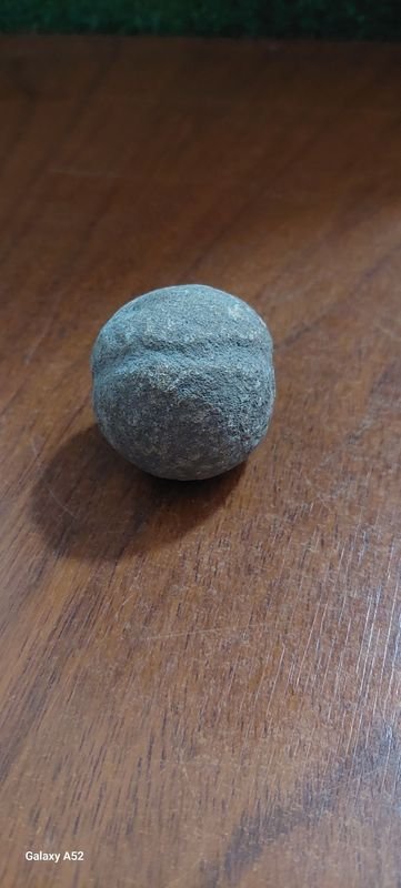 Lote siguiente: Piedra Sférica con Textura Natural