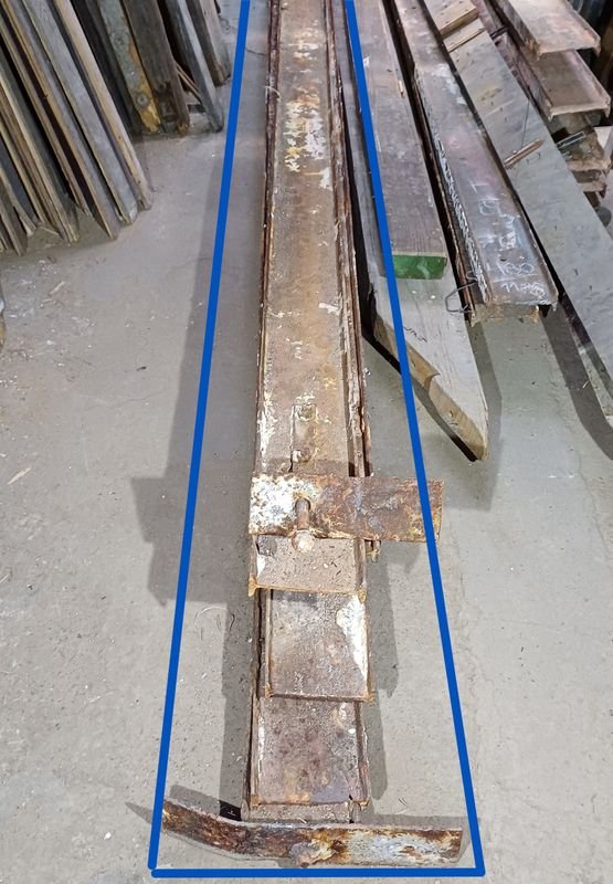 Vigas de madera y barras metálicas para construcción - imagen 3
