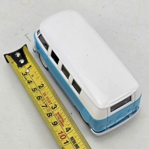Auto a Escala Metálico Volkswagen Kombi Azul y Blanco - imagen 4