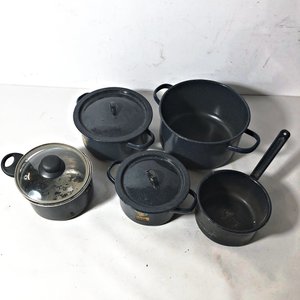 Lote siguiente: Lote de 5 Ollas Esmaltadas Negras con Tapa