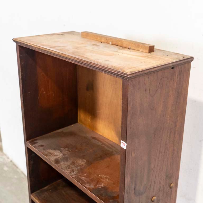 Estante de madera con daños y manchas - imagen 2