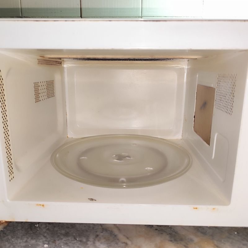 Microondas de época funcionando - Aparato eléctrico para el hogar - imagen 2
