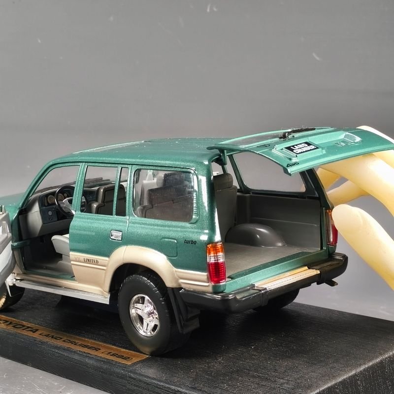 Toyota Land Cruiser Die-cast Modelo en Escala 1:18 - imagen 10