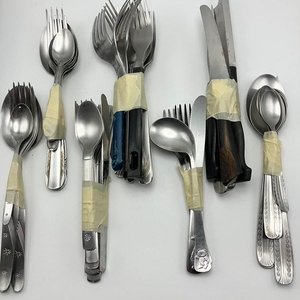 Lote de Cubiertos Metálicos con Mangos de Plástico y Madera - imagen 2