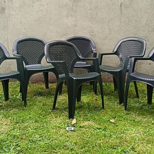 Seis Sillas de Jardín de PVC Oscuro con Apoyabrazos - imagen 1