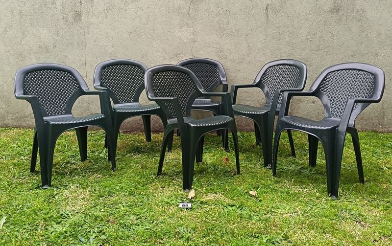 Seis Sillas de Jardín de PVC Oscuro con Apoyabrazos