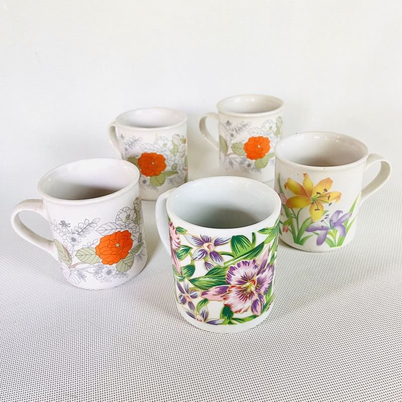 Tazas de porcelana decoradas con flores - imagen 3
