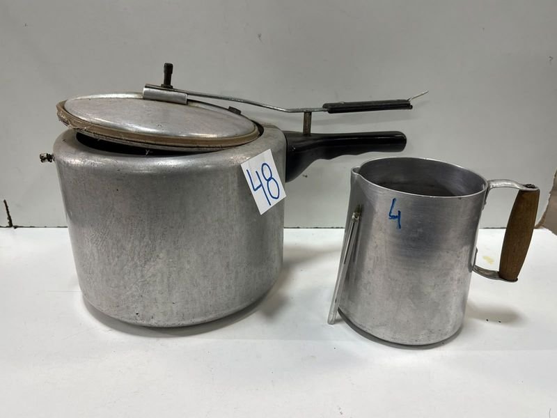 Olla a Presión y Lechera de Aluminio