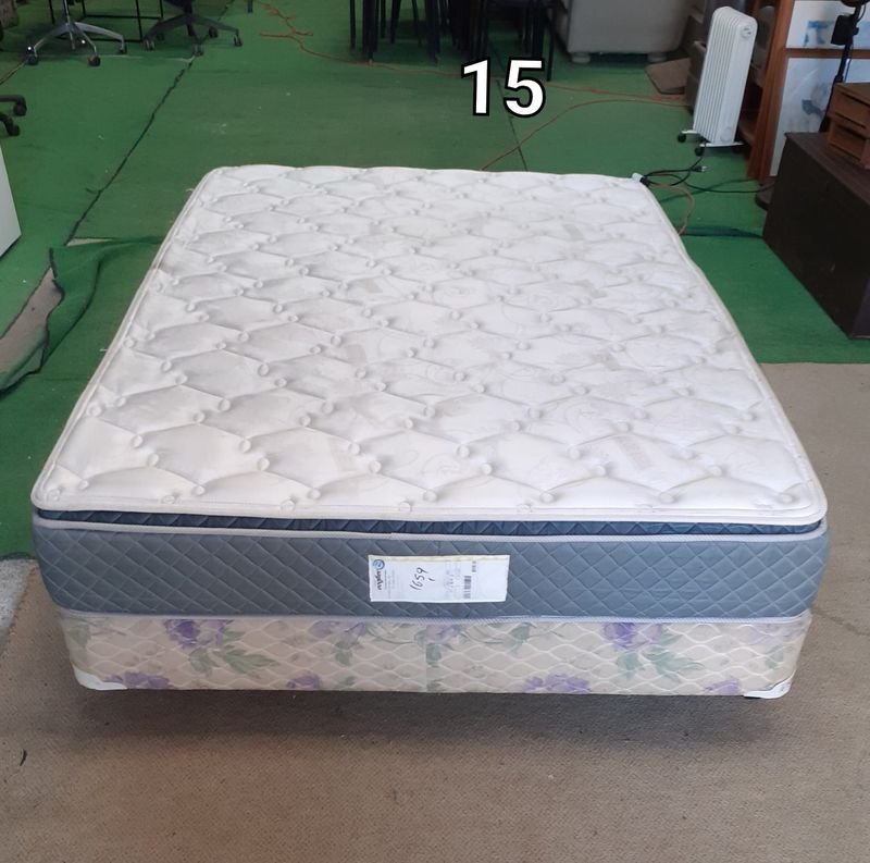 Mueble de somier de 2 plazas con diseños florales - imagen 1