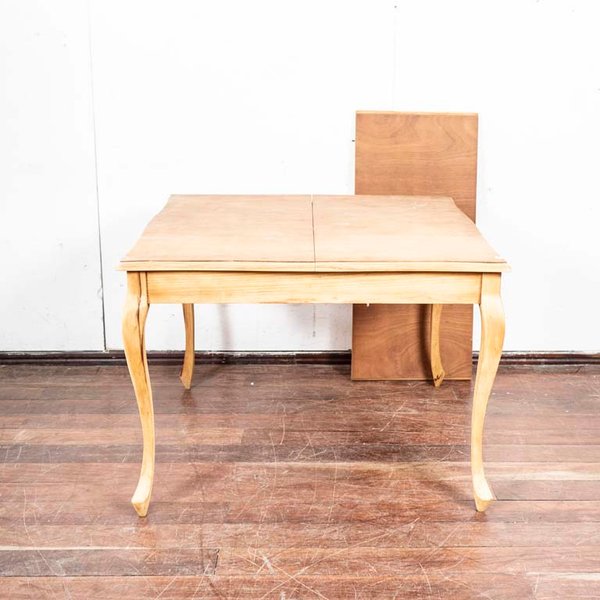 Mesa de comedor francesa con terminación arenada y tabla de extensión - imagen 1