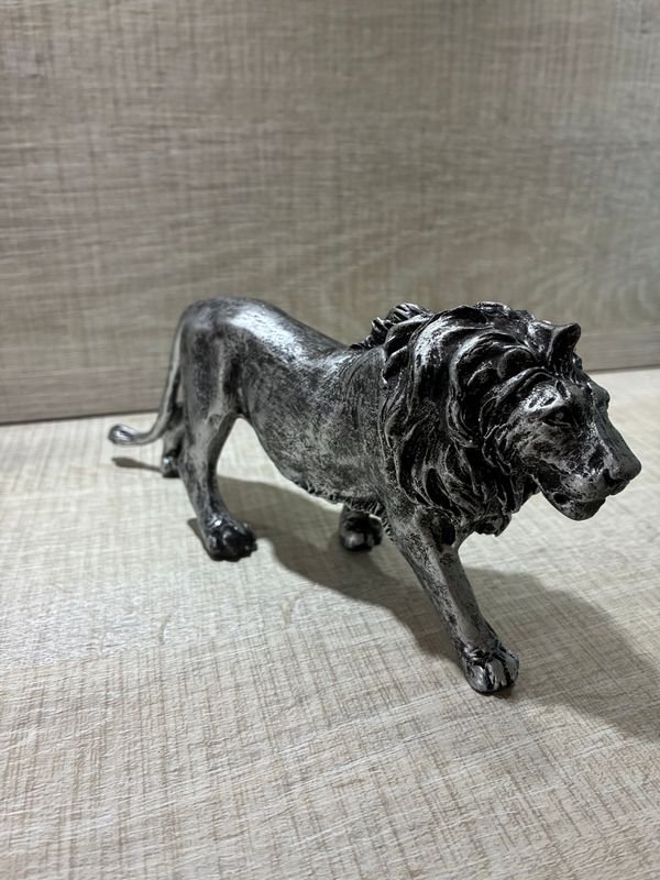 Escultura de león en metal - imagen 3