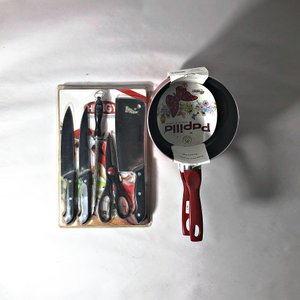 Lote siguiente: Juego de Cocina: Dos Ollas de 18 cm y Kit de Parrilla con Tabla, Cuchillos y Tijera