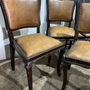 Juego de 4 Sillas Francesas Estilo Luis XV Tapizadas en Cuero Marrón - imagen 3