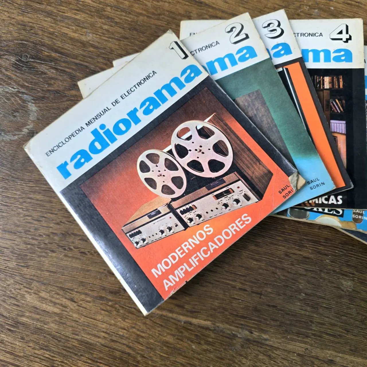 Item lote-54-tomos-radiorama - Image 0