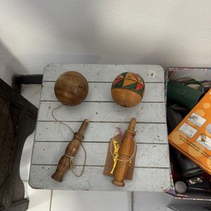 Set de 2 Juguetes Tradicionales de Madera: Sonajero y Balero - imagen 2
