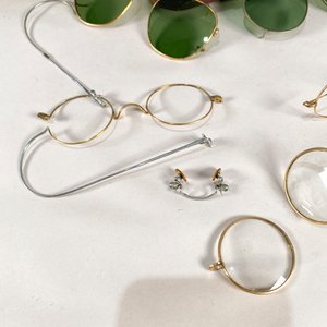 Lote de Armazones, Lentes y Estuches Vintage - imagen 4