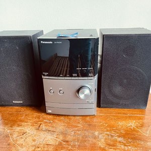 Lote siguiente: Equipo de Sonido Panasonic SA-PM200 con Parlantes y Control Remoto
