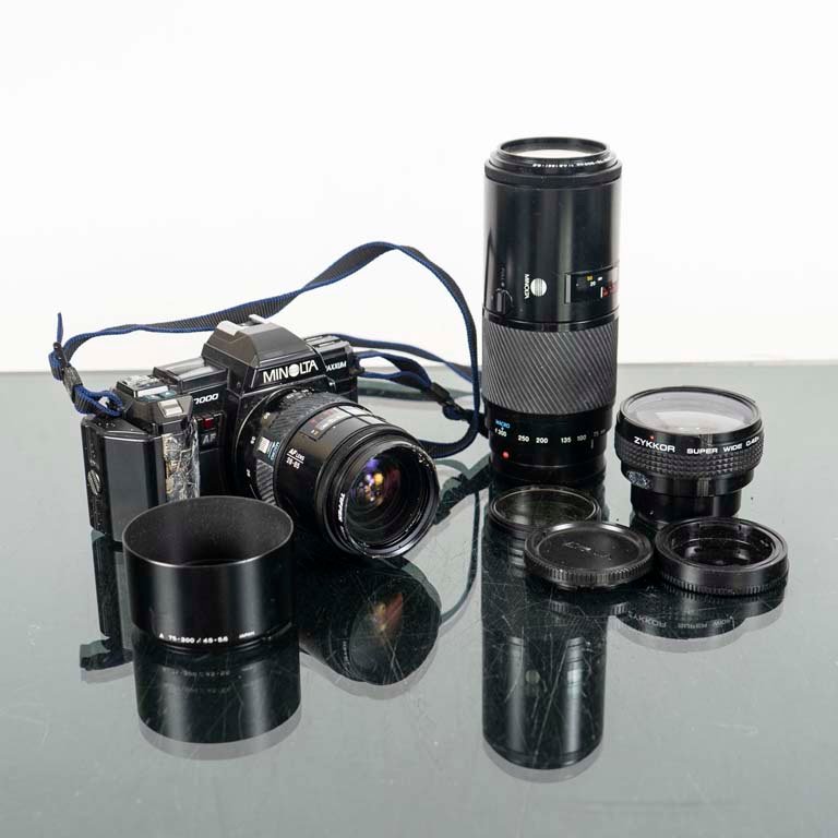 Cámara reflex Minolta 7000 con 3 lentes para la venta - imagen 1