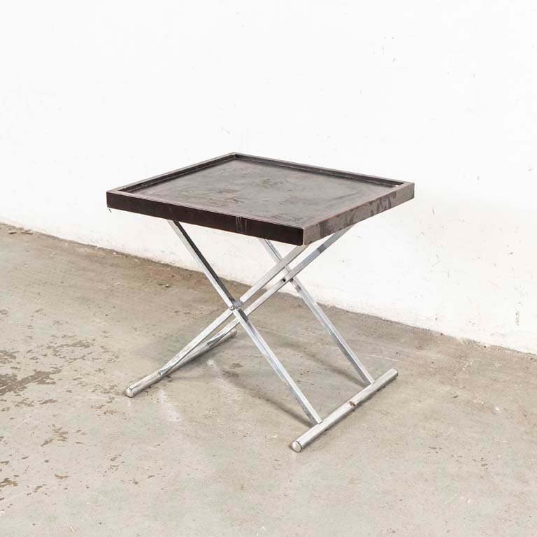 Lote siguiente: Mesa plegable de madera y metal cromado