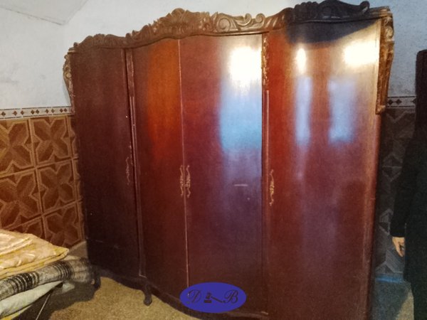 Ropero Francés Antiguo de Madera Oscura