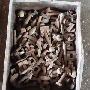 Grampas y Tornillos para Vías de Tren - imagen 1