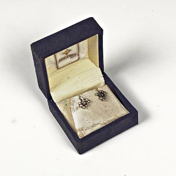 Par de caravanas de plata con diseño floral y caja original - imagen 1