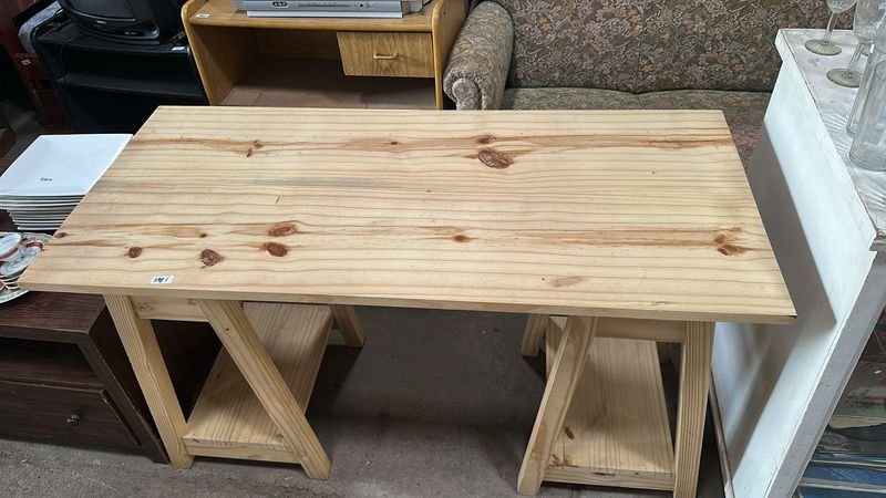 Escritorio de Madera con Caballetes en Buen Estado - imagen 3