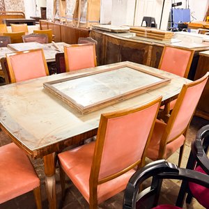 Lote siguiente: Mesa de Comedor Estilo Francés con 6 Sillas Tapizadas