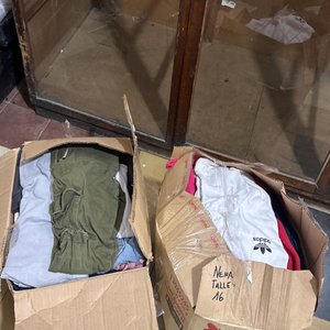 Lote anterior: Dos Cajas de Ropa para Nena Talle 16