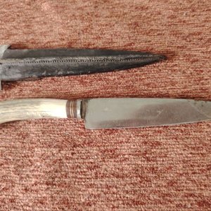 Cuchillo Artesanal con Mango de Guampa y Vaina de Cuero - imagen 3
