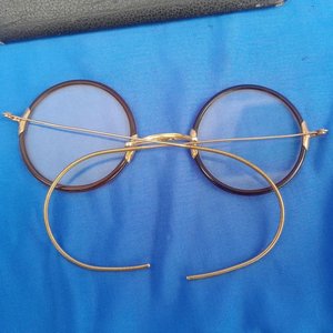 Antiguos Lentes Redondos Enchapados en Oro con Estuche Original "Casa Alonso" - imagen 7