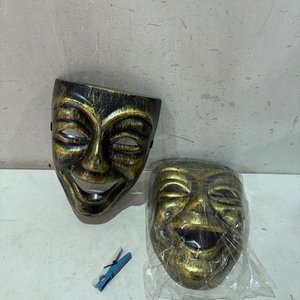Lote anterior: Set de 2 Máscaras de Halloween Doradas