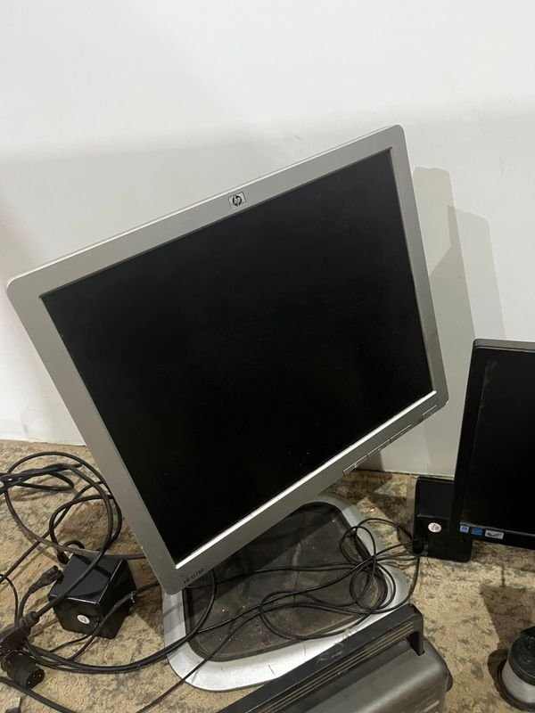 Packs de tecnología con monitores, luces LED y radio - imagen 3