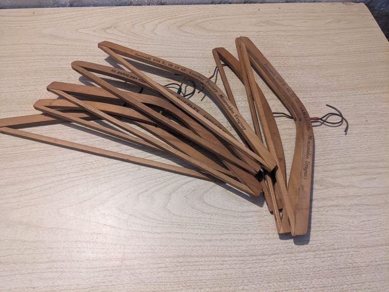 Lote anterior: Perchas de madera artesanales