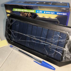 Foco LED Solar de Pared con Sensor, 8 Luces, Recargable, Nuevo en Caja - imagen 6