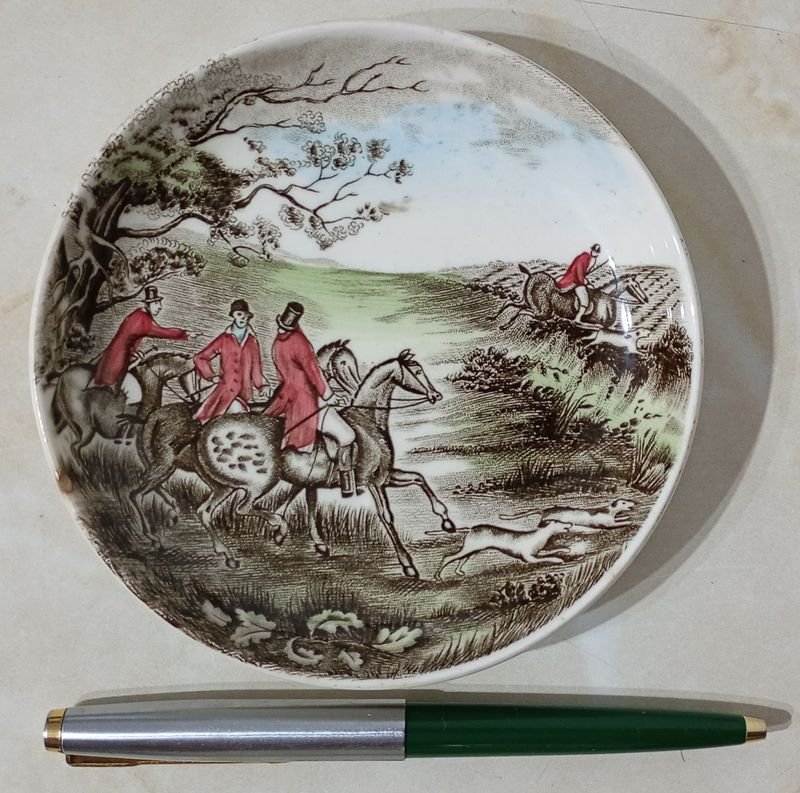 Lote siguiente: Platillo de Porcelana INGLESA Johnson Bros. Con escena de casería (del Zorro).