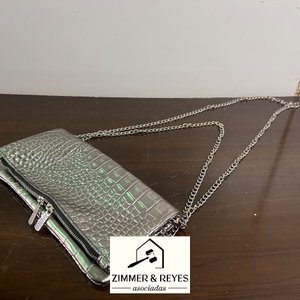 Cartera de Cuero Plateada con Cadena - imagen 4