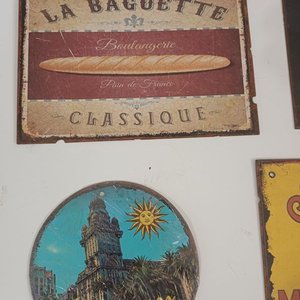 Lote de 8 Chapas Vintage: Indian Motorcycles, La Baguette, Montevideo, Punta del Este y más - imagen 3