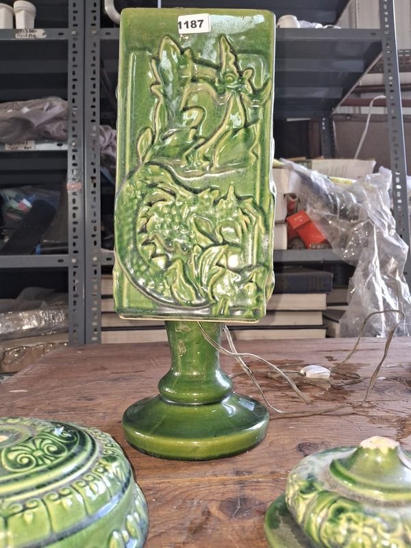Lote anterior: Lámpara en porcelana, diseño de árbol tallado y base redonda