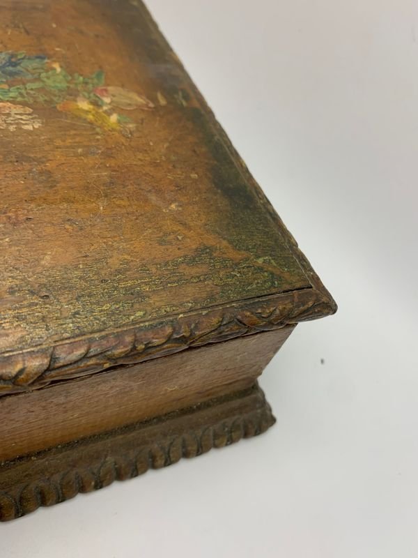 Antigua caja de madera con pintura floral - imagen 2
