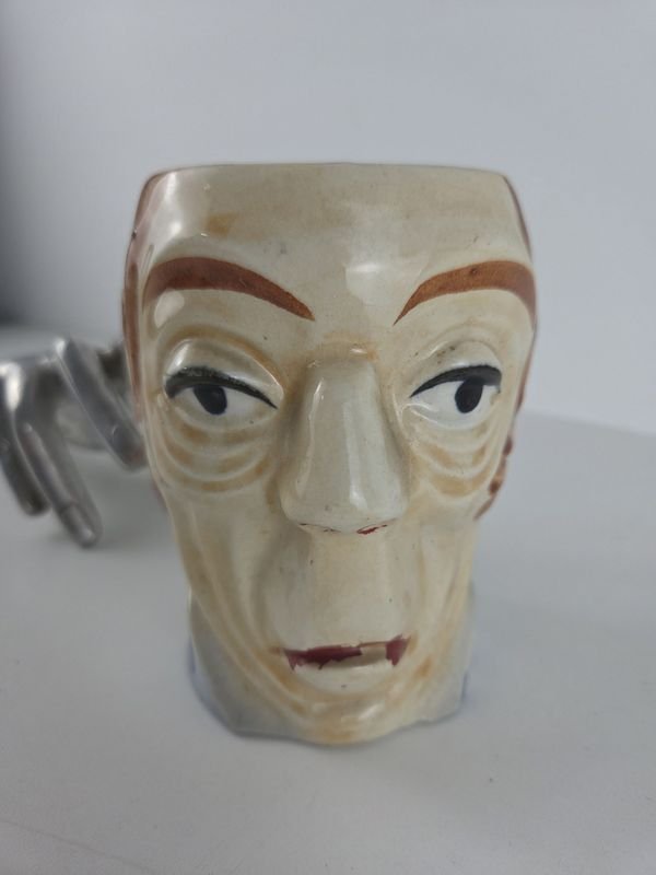 Jarra en loza japonesa con rostro - imagen 4